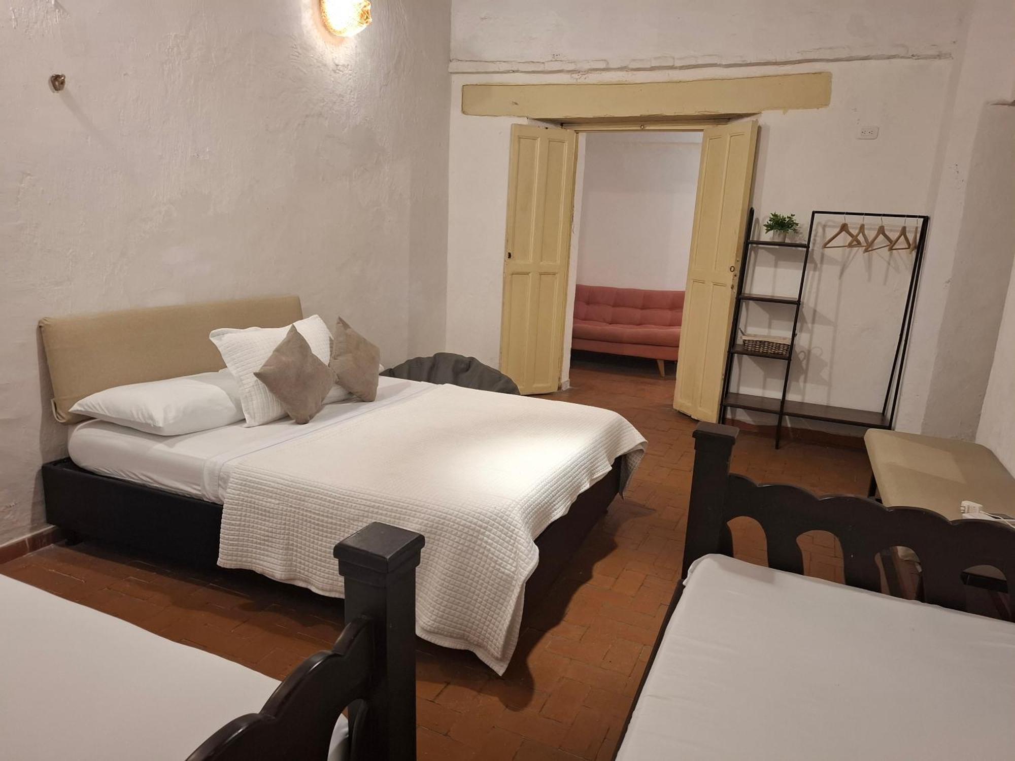 Lotus Hotel *
